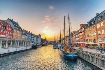 Copenhagen Private Evening Tour in Nyhavn with City Highlights