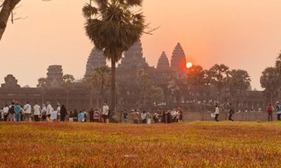 Angkor Wat Sunrise and Three Main Temples Guided Tour