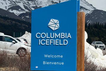 Canadian Rockies Premium Tour Optional Columbia Icefield Skywalk