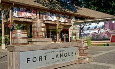 Private Day Trip to Fort Langley and Wine Tasting
