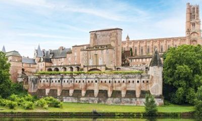 From Cathars to Kings: Albi and Cordes-sur-Ciel Day Trip