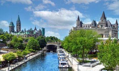 Private Day Trip from Montreal to Ottawa with Museum Tickets
