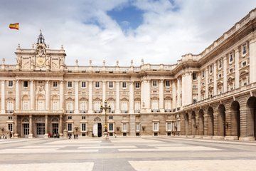 Madrid in 1 Day Private Tour: Royal Palace, Old Town & Pickup