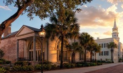 Discover Charleston: Historic District, Plantations and Beaches