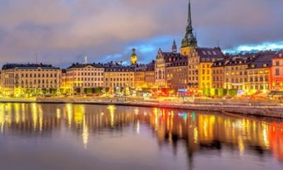 Stockholm Private Evening Tour in City Lights and Waterfront View