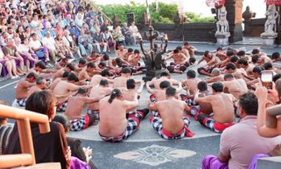 Private Tour Uluwatu Temple and Kecak Dance with Return Transfer
