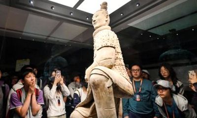 One-day Tour of Terracotta Army and Huaqing Palace in Xi'an