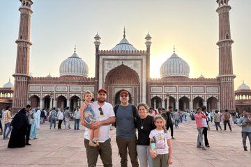 Old Delhi Cultural Walking Tour Temples Tea and Spice Market