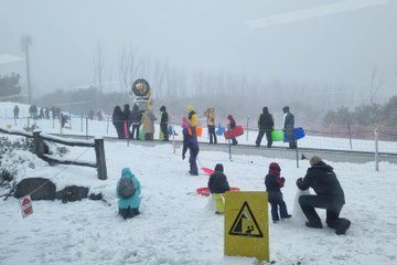 Private Lake Mountain Snow Tour from Melbourne