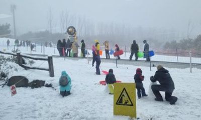 Private Lake Mountain Snow Tour from Melbourne