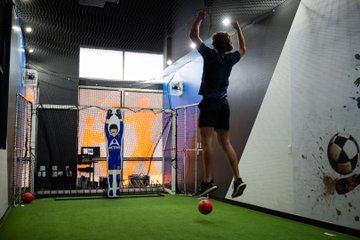 Beat the Robot Goalkeeper - Dallas Soccer/Fútbol Indoor Challenge