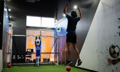 Beat the Robot Goalkeeper - Dallas Soccer/Fútbol Indoor Challenge