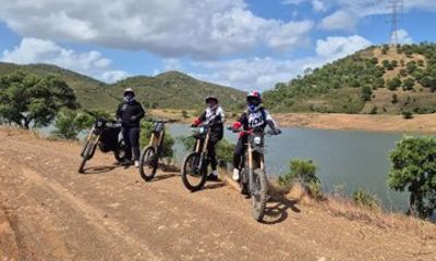 Off-road tour with electric motorcycle in the Algarve