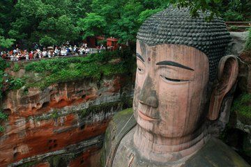 Chengu Panda and Buddha Private Day Tour with Optional Guide