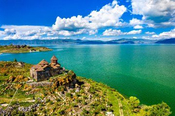 Budapest–Yerevan Tour Package(No Hotel Included)|Best Flight Deal