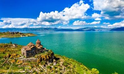 Budapest–Yerevan Tour Package(No Hotel Included)|Best Flight Deal