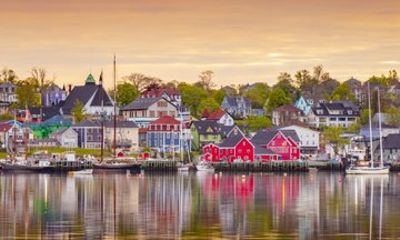 Lunenburg Mahone Bay and Peggy's Cove