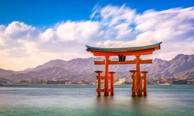 From Sacred Miyajima to Hiroshima Peace Park a Full Day Tour