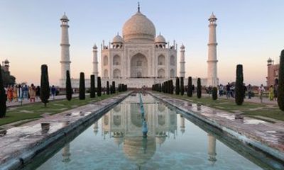 Taj Mahal Day Tour from Hyderabad with Flights and Lunch