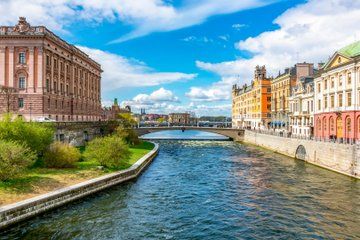 Stockholm: Royal Palace & Canal Cruise at Daytime or Sunset