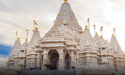 Private Evening Visit BAPS Hindu Mandir with Ganga Aarti Dubai