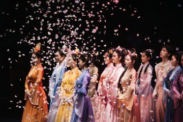 Beijing Imperial Banquet with Peking Opera Experience