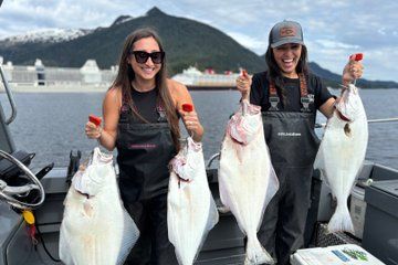 Ketchikan Private Whale Watching and Fishing Activity