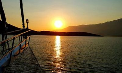 Marmaris Sunset Boat Trip with Swim Stops and Unlimited Drinks