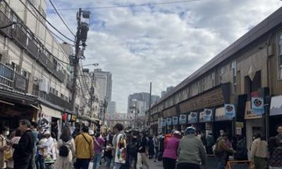 Tokyo E bike Tour History of Geisha Tsukiji
