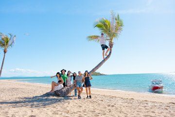 Cape Gloucester Escape Coastal Bars and Beaches Tour