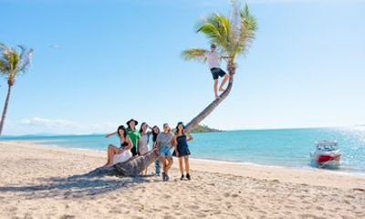 Cape Gloucester Escape Coastal Bars and Beaches Tour