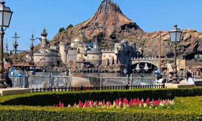 Tokyo Disneysea & Disneyland same-day 2-Park Ticket with Transfer