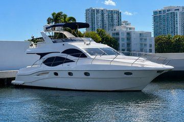 Miami 55ft Yacht with Two Jet Skis for 13 Guests