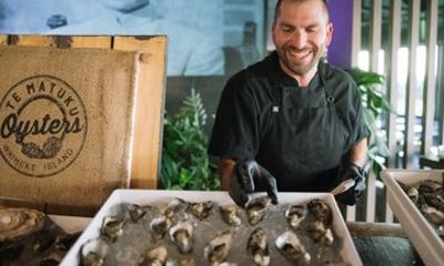 Waiheke Island Art Wine Tour Vineyard Lunch and Oyster Pairing