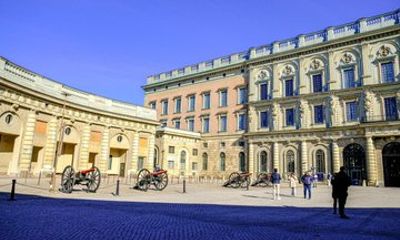 Stockholm Power, Palaces and Royal Secrets Walking Tour