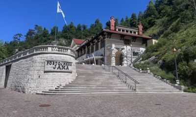 Postojna Cave & Predjama Castle Private Tour with tickets incl.