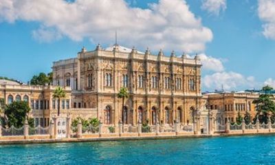 Dolmabahce Palace, Bosphorus Cruise, Balat and Grand Bazaar Tour