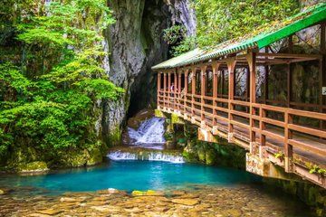 Akiyoshido Cave, Motonosumi and Tsunoshima Tour