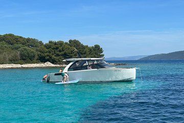 Half Day luxury Boat Tour to Blue Lagoon and Šolta