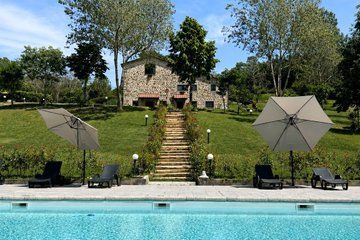 Truffle hunting, cooking class and lunch with overnight stay