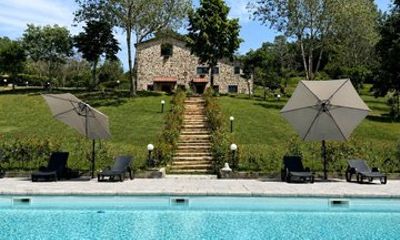 Truffle hunting, cooking class and lunch with overnight stay