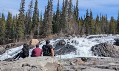 Summer Hiking Tour in Yellowknife