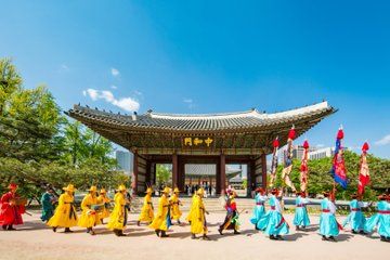 Seoul Private Walking Tour Cheonggyecheon Stream Visit