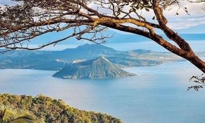 Tagaytay Half Day Countryside Tour with Taal Views and Art Museum