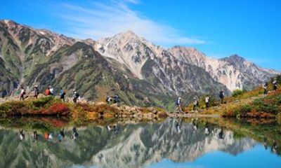1 Day Tour Hiking to Happo-ike Pond and Hot Springs in Hakuba