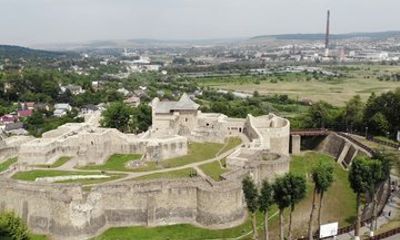 Discover Suceava Walking Tour of Fortress and Historic Landmarks
