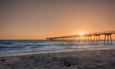 6 LA Beach Cities with Piers and Ocean Views Private Tour