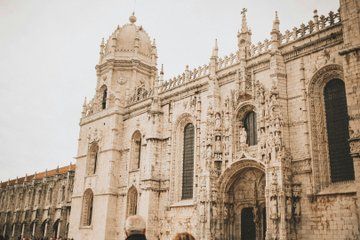 Jeronimos Monastery & São Jorge Castle Ticket with Host