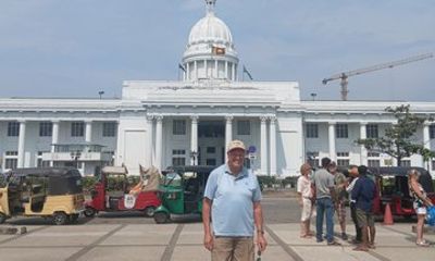 Private Colombo Lotus Tower Tour with Tuk Tuk