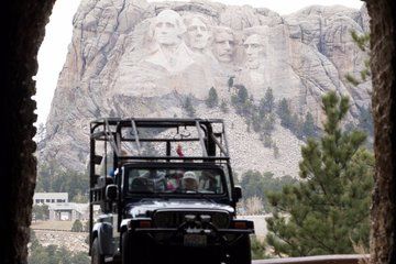 Open-Top Jeep Bison Safari 5 hour Tour - Starting in Custer City